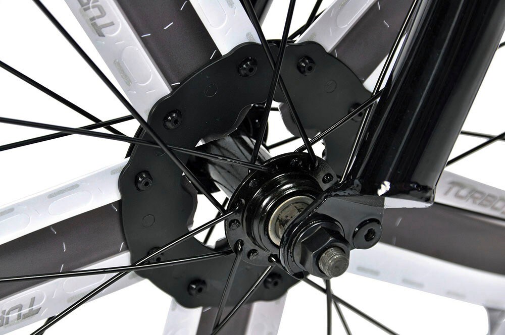 <div class='descrGalleryTitle'>Inserto per cerchione bici</div><div class='descrGalleryText'><p>Pensato per adultie bambini. Grazie a questo &quot;upgrade&quot;, nel giro di pochi minuti è possibile passare da normali cerchioni a raggi per bici a pneumatici da gara estremamente sportivi. Disponibili in diversi pollici sono impermeabili al 100% e riflettono la luce (9,99 euro)</p>
</div>